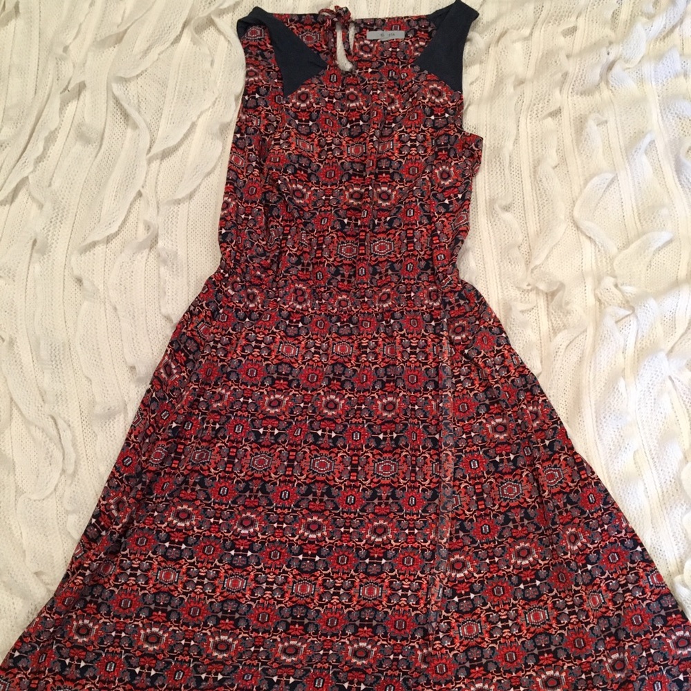 EUC Beautifully patterned Athleta dress. Size M.